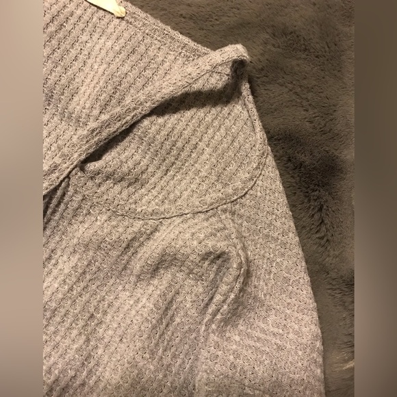 Entro grey cold shoulder 3/4 sleeve shirt L - Picture 5 of 5